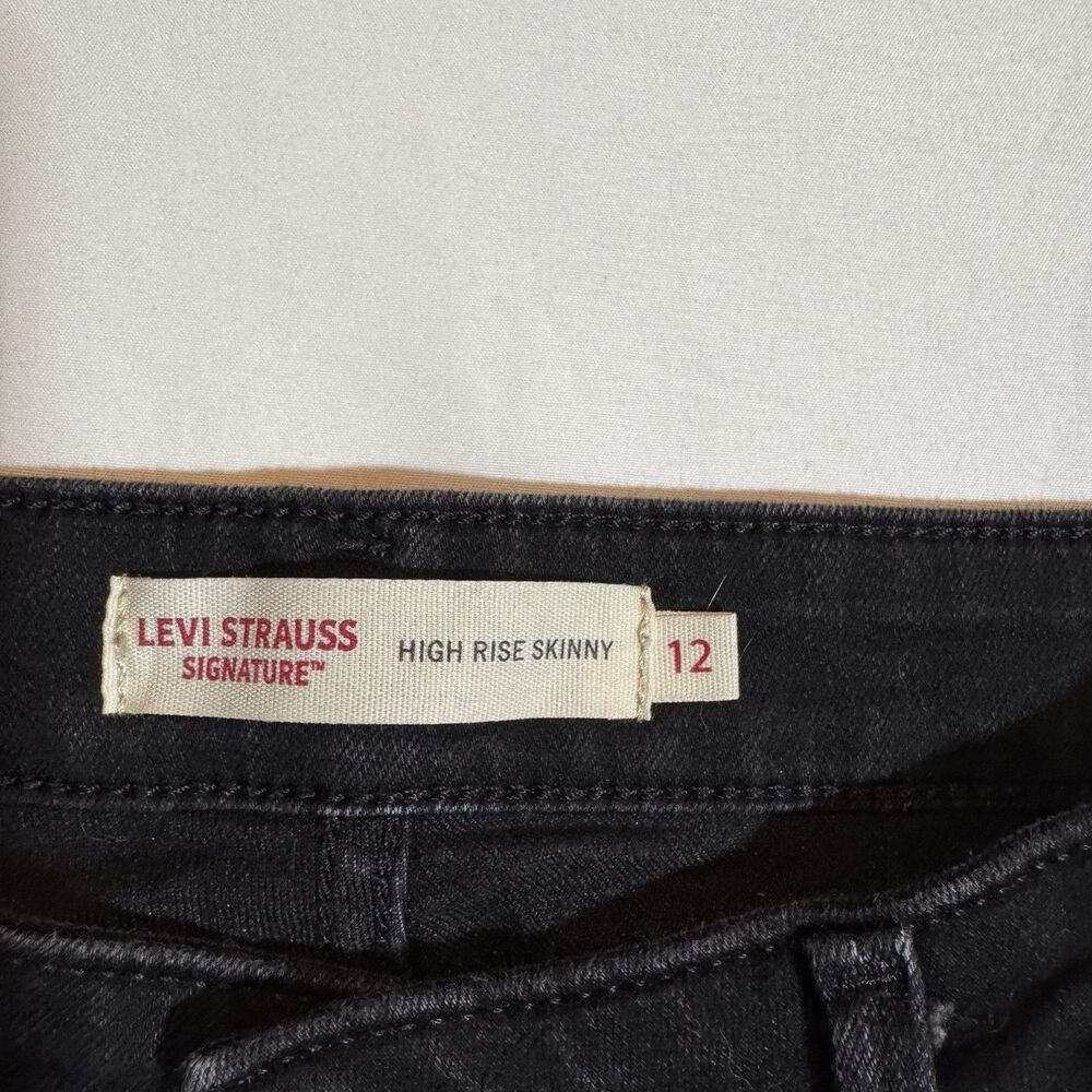 Levi Women's Jeans 12 Black, Classic Straight Denim ,Button Zip Up , Black Label - Picture 4 of 8